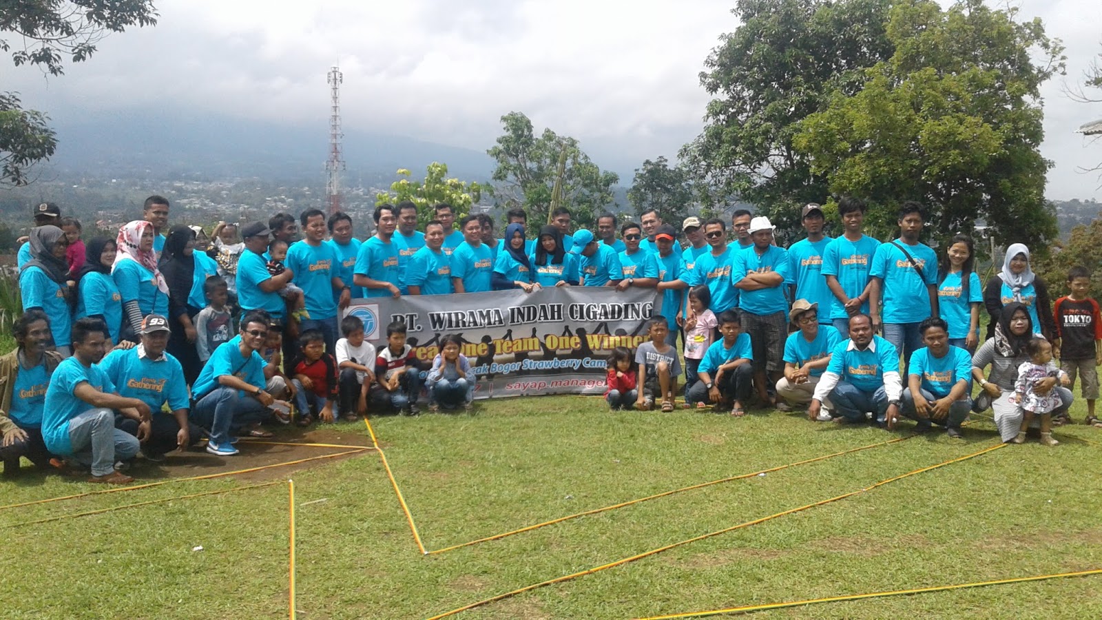 Spanduk Family Gathering Puncak kumpulan contoh spanduk