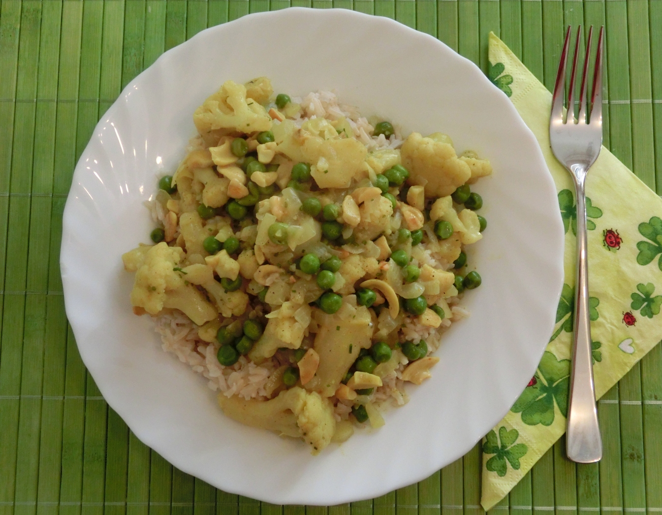 Bhakti Yoginis Blog: Reis mit Blumenkohl-Erbsen-Curry