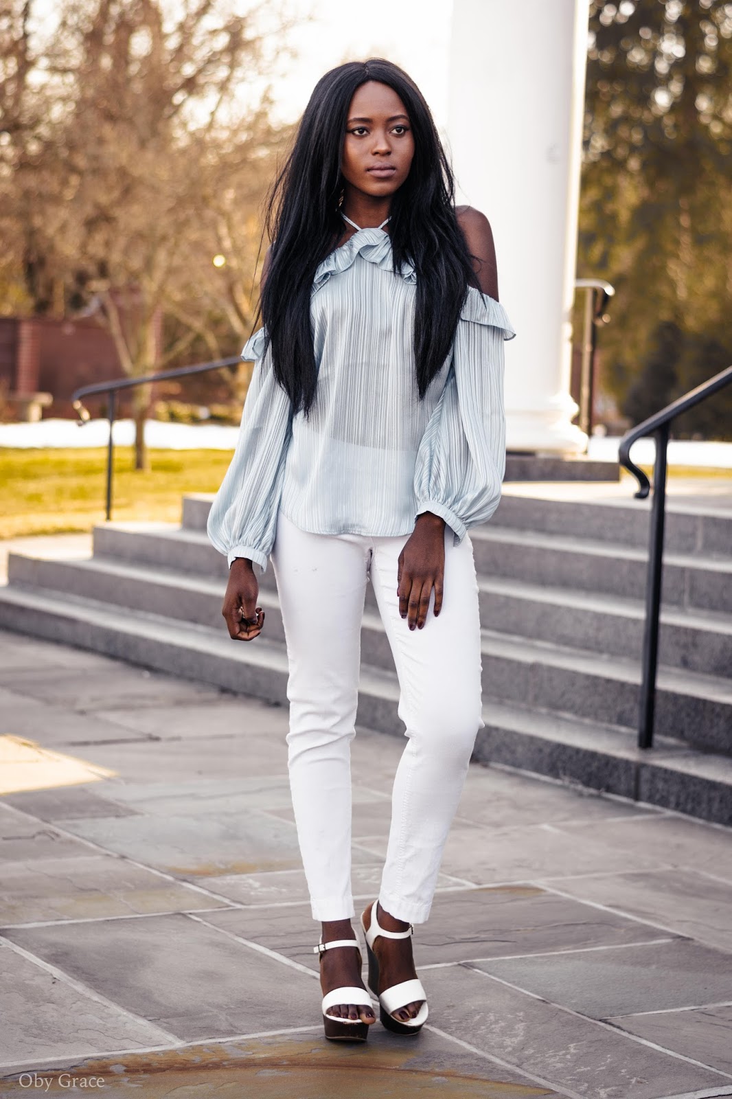 cute shirts to wear with white jeans