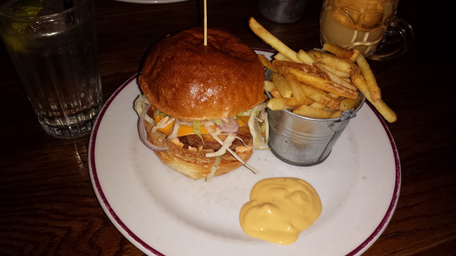 Anna, Look! Restaurant review MAXWELL'S BAR & GRILL (Covent Garden)