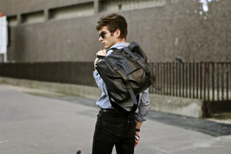 Selected Shirt chemise - Fashop black skinny jeans noir -Maison Martin Margiela Brogues derby artisalnal - urbanears headphones casque - GIVENCHY postbag messenger bag sac - blog mode homme - mensfashion