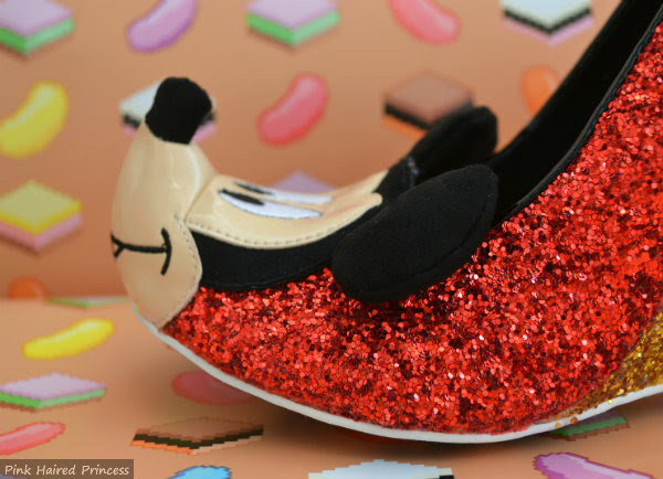 upturned mickey mouse toe detail upturned mickey mouse toe detail