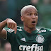 Palmeiras vence Corinthians e segue na cola dos líderes