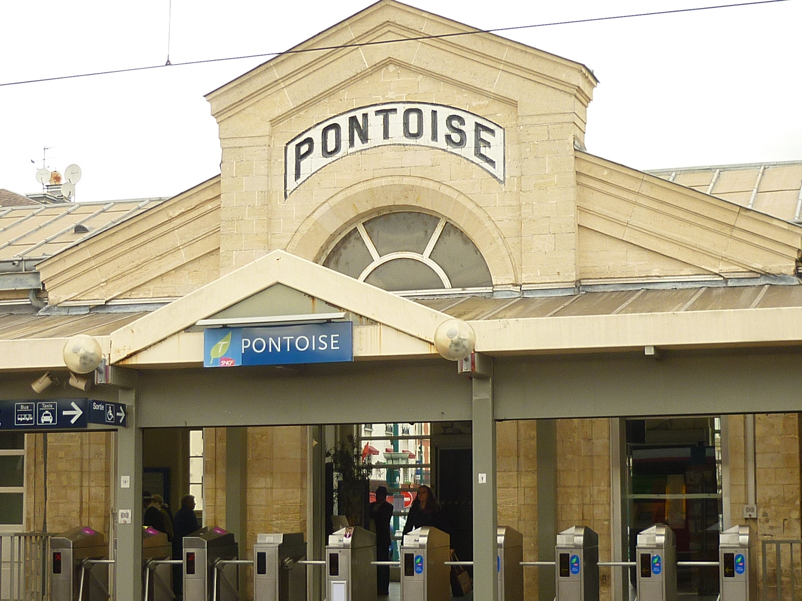 Aquarelle à paris ﾊﾟﾘで水彩画: ポントワーズの駅 La gare de Pontoise