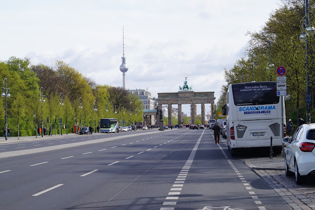 brandenburger tor mit fernsehturm