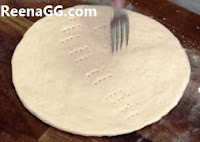 कैसे बनाएं पिज्जा बेस बनाने की विधि | Pizza Base Recipe in Hindi