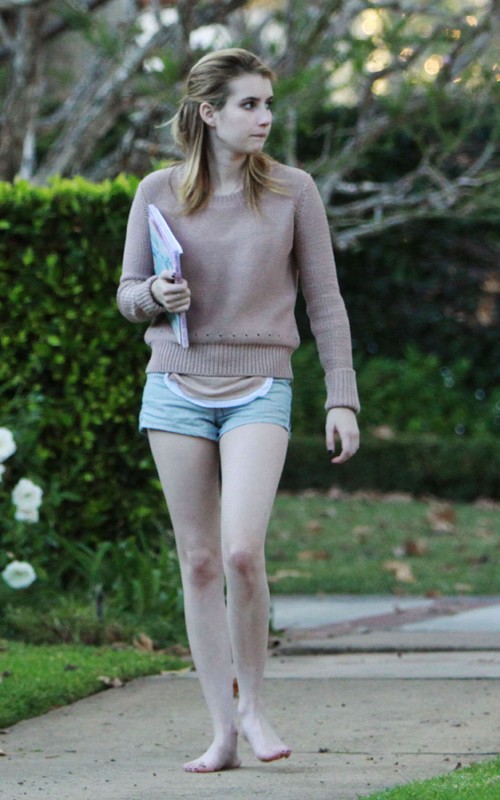 Barefoot Celebrities: Emma Roberts walking barefoot in public