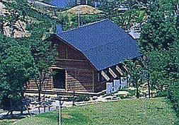 滋賀県・守山市ほたるの森資料館の建物 滋賀県・守山市ほたるの森資料館の建物の遠景を示す。