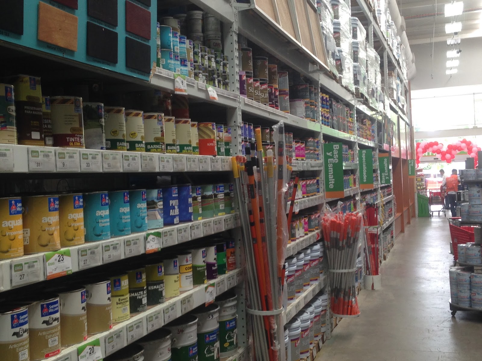 Stock Family Trip Sinsa, Nicaragua's do it yourself center