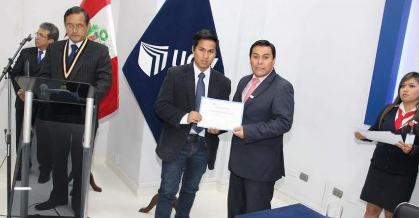 Conoce a Gino Peña Cisneras, el joven que dejó el mundo delictivo para estudiar Derecho Conoce a Gino Peña Cisneras, el joven que dejó el mundo delictivo para estudiar Derecho