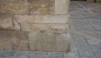 Fuente: http://www.giralda.org.es/inscripciones_en_latin_en_la_giralda.php Inscripción en latín en La Giralda