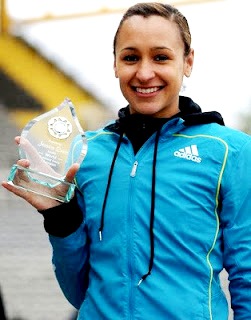 Jessica Ennis Foto de Jessica Ennis muy feliz con premio