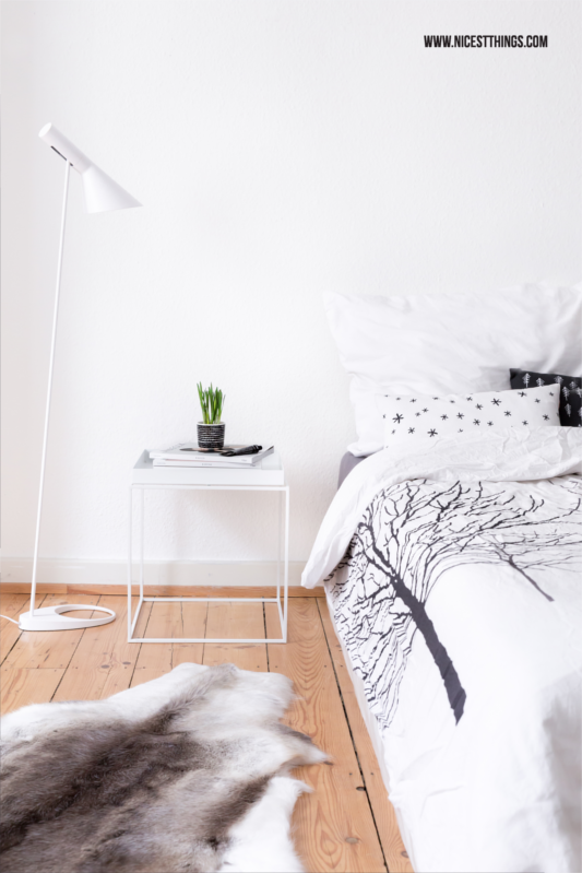 Winter Deko Ideen: Nordisches Schlafzimmer mit Rentierfell  #winterdeko #schlafzimmer #rentierfell
