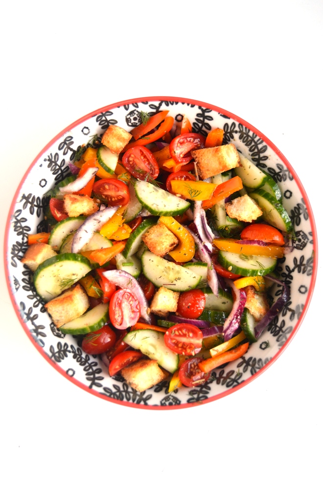 Panzanella Salad is full of flavor with fresh tomatoes, cucumbers, bell peppers, red onion, dill, garlic French bread croutons and a homemade Italian dressing! www.nutritionistreviews.com