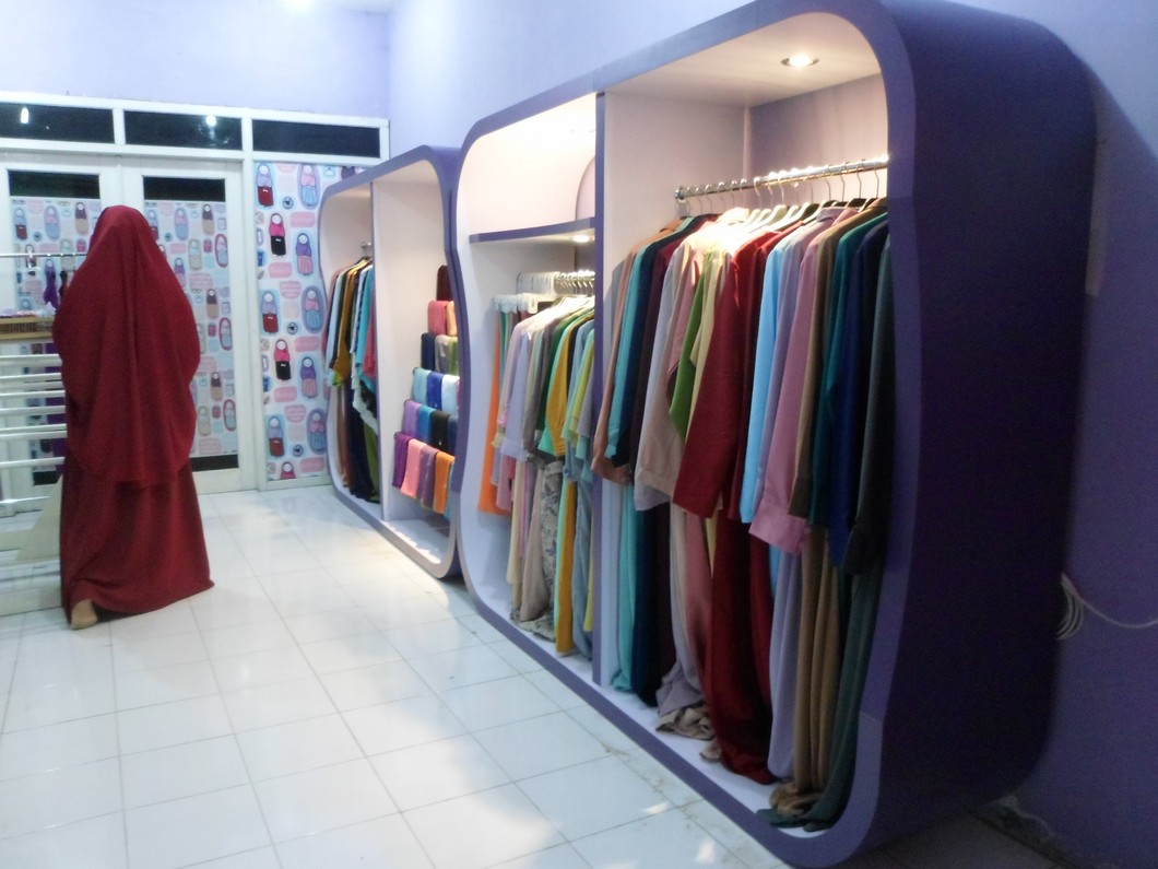 Etalase Display Pakaian Wanita Muslim Hijab Kerudung Gamis Semarang Furniture Semarang