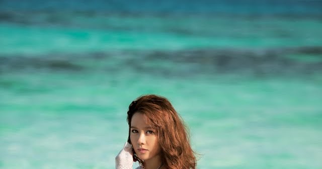 Son Ye Jin Hot Beach Cosmopolitan Korea June 2012 Fashion Style