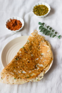 how to make crisp rava dosa recipe, how to make instant rava dosa, sooji dosa recipe, semolina pancake recipe at www.oneteaspoonoflife.com