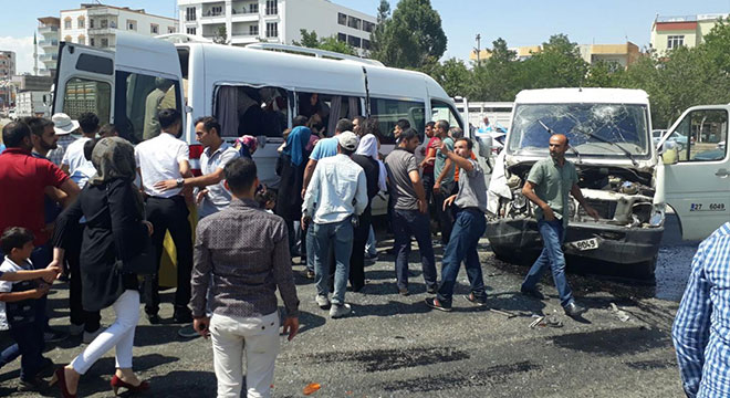 Bismil'de hasımlarından kaçan şahıs kaza yaptı Bismil'de hasımlarından kaçan şahıs kaza yaptı