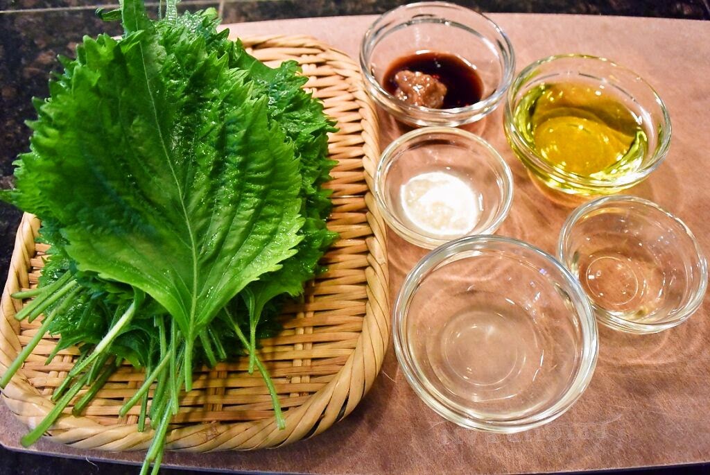 Recipes for Tom Shiso soosu / green perilla sauce