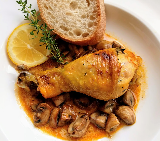 - Mediterrane Hähnchenkeulen mit Champignons