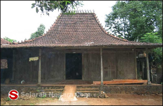 Gambar Rumah Adat Joglo tua Yogyakarta