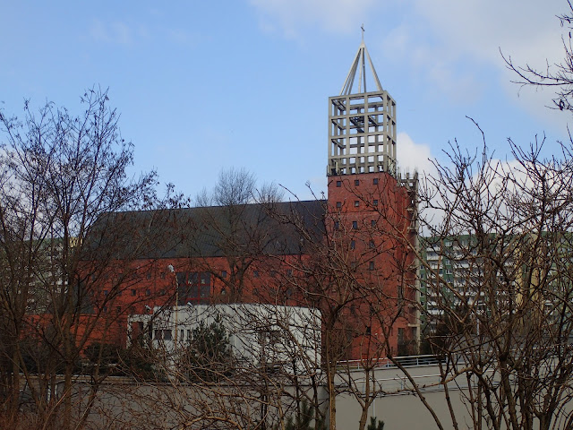 Kościół na Psim Polu z "klatkową" wieżą