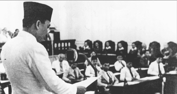 Sejarah Organisasi Pergerakan Nasional pada Masa Pendudukan Jepang Sejarah Organisasi Pergerakan Nasional pada Masa Pendudukan Jepang+Perjuangan Terbuka+Perjuangan Bawah Tanah+Jawa Hokokai+Perjuangan Bersenjata Melawan Jepang