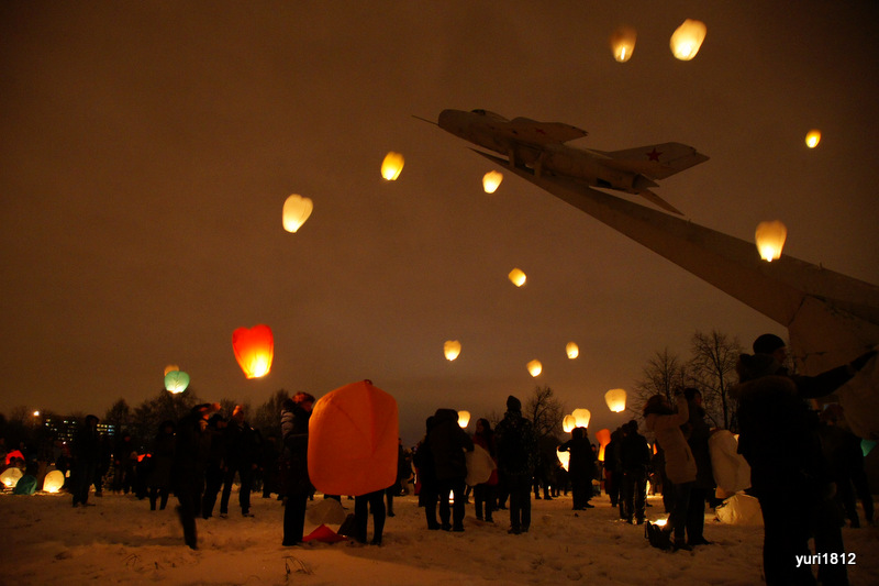 Запуск небесных фонариков в Парке авиаторов Санкт-петербург, 2012 год.