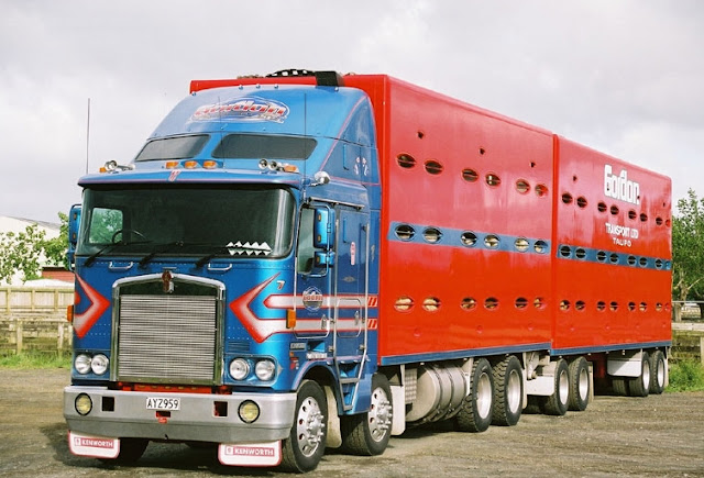 gambar truk gandeng-biru merah