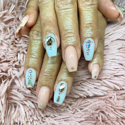 ✘ 29+ Stunning Glitzy Coffin Acrylic Nails In Style 2020 To Copy If you love your nails to have lots of sparkles ✘ 29+ Stunning Glitzy Coffin Acrylic Nails In Style 2020 To Copy