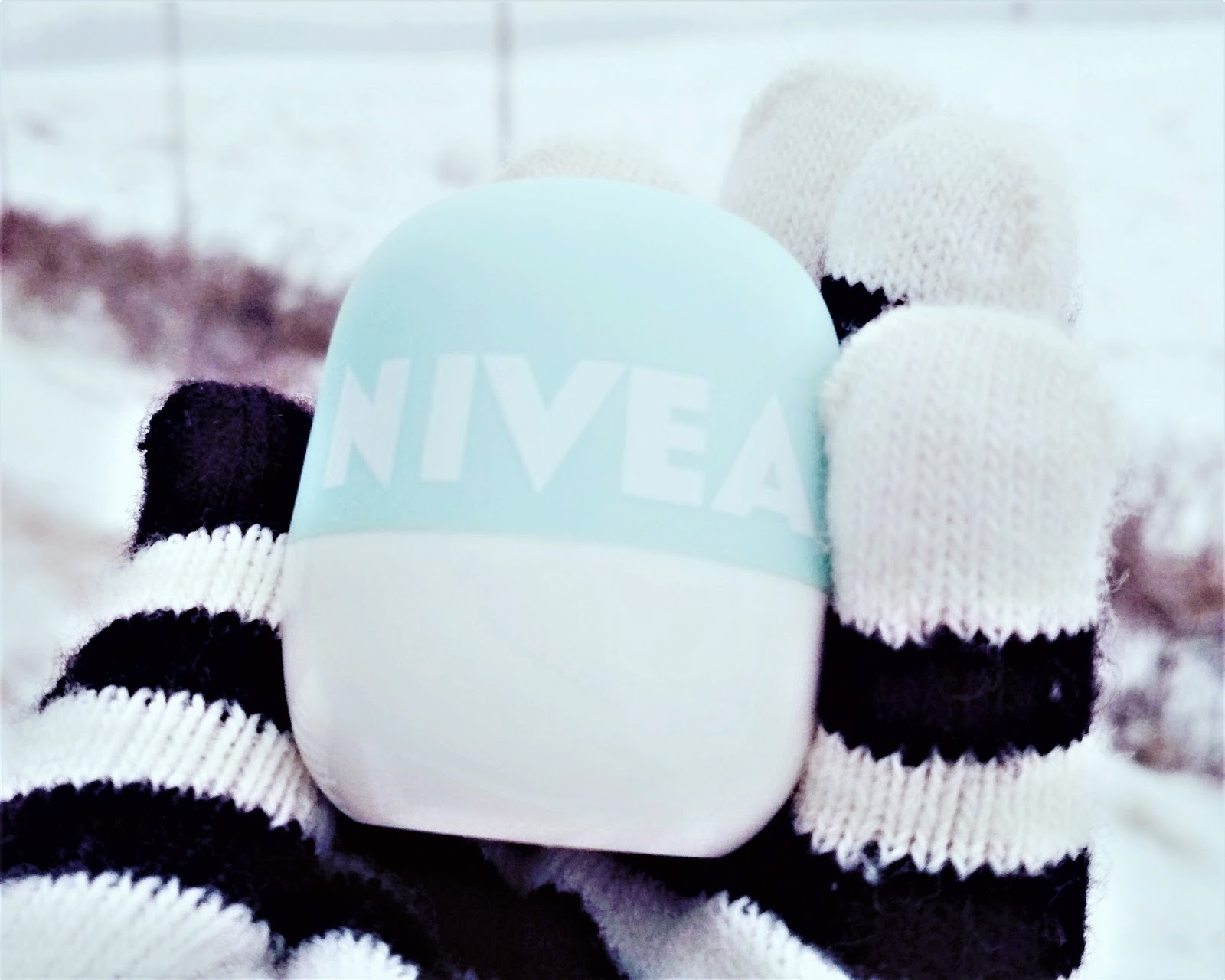 Piękne usta jak na dłoni z Nivea POP-BALL