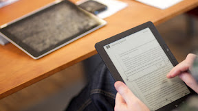 Tentang Penerbitan Elektronik (Definisi, Kategori, Keuntungan, Kelemahan dan Perannya di Perpustakaan)