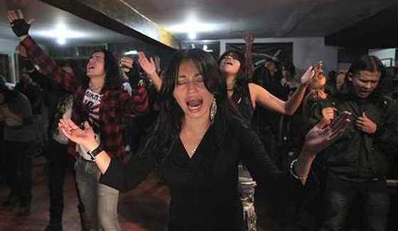 Iglesia Pantokrator realiza culto con rock pesado