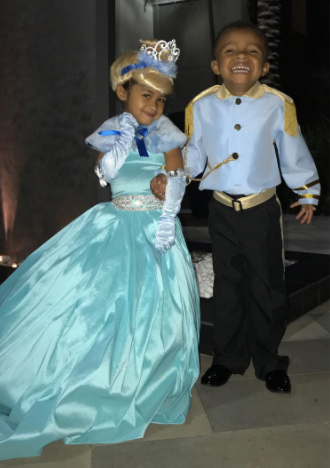 Chris browns daughter dressed up like Cinderella for Halloween - Nemezu
