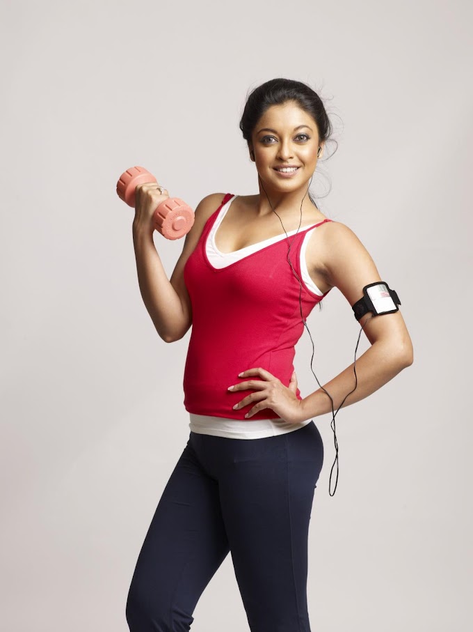 [HD Pics] Tanushree Dutta Hot In Tight Gym Dress
