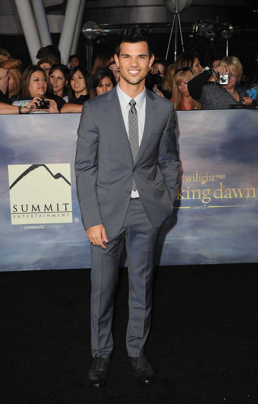 Kellan Lutz And Taylor Lautner Looked Extra Dapper On Twilight S Red Carpet Oh Yes I Am