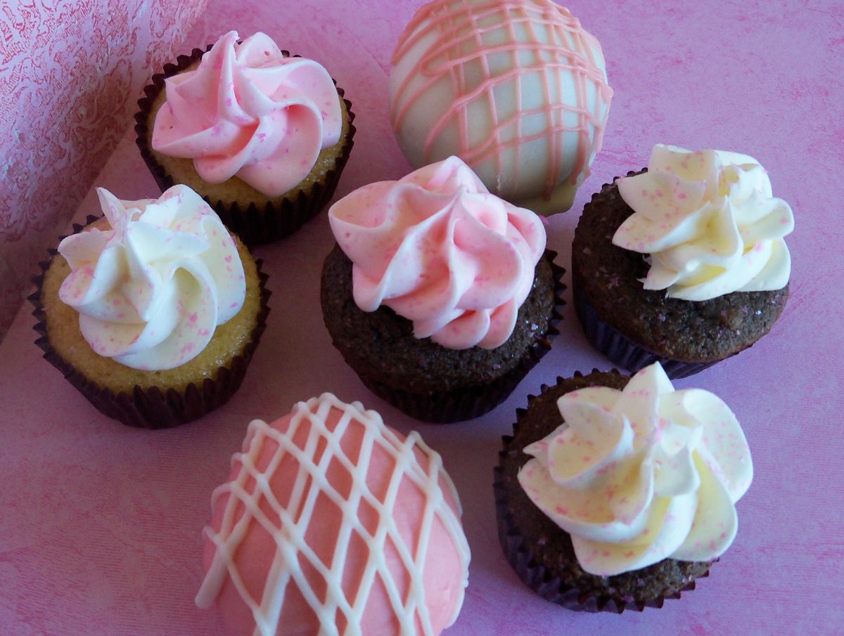 Sweet little treats for a Pretty Pink Baby Shower...
