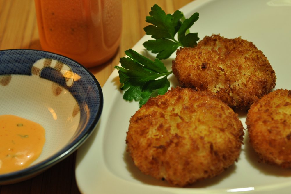 Calico Kitchen =^.^= Japanese Crab Cakes with Spicy Mayo