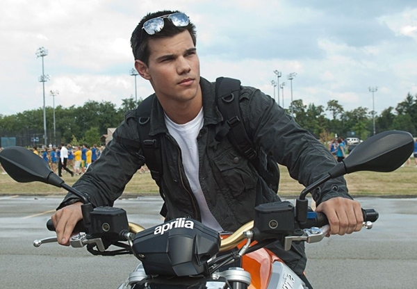 Lautner preens and pouts in absurd 