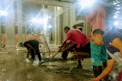 Sejumlah Pemuda 7 Gampong Meuseuraya Pengecoran Lantai Masjid Baitul Kiram