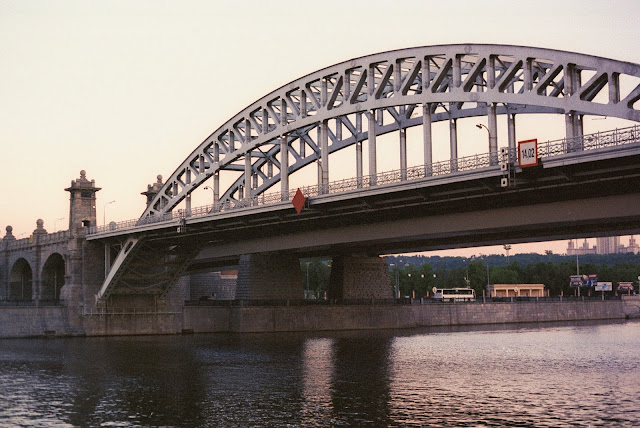 Бережковская набережная, Москва-река, Лужнецкий мост