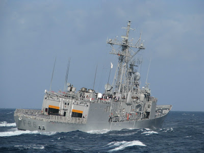 La fragata ‘Canarias’ detiene a 11 presuntos piratas.