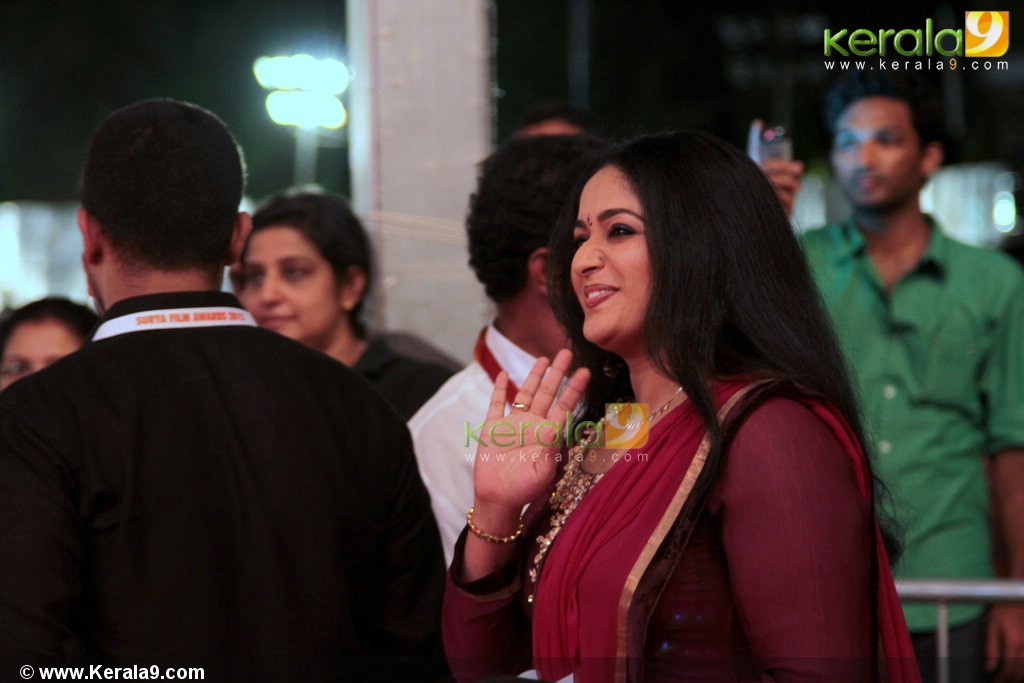 . kavya madhavan at surya tv film awards 2012 pictures