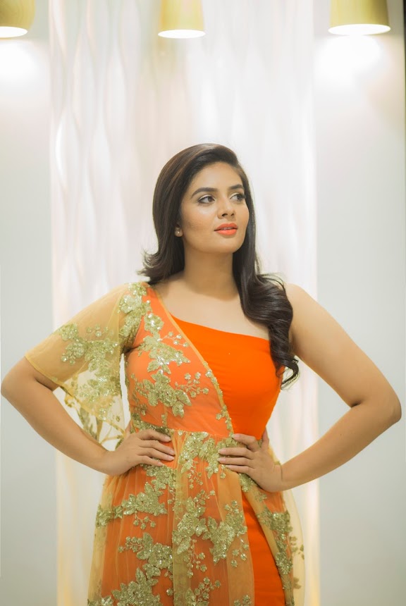 SreeMukhi stills at Zee Golden Awards