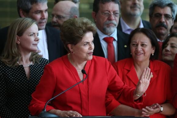 Lamentamos a saída de Dilma