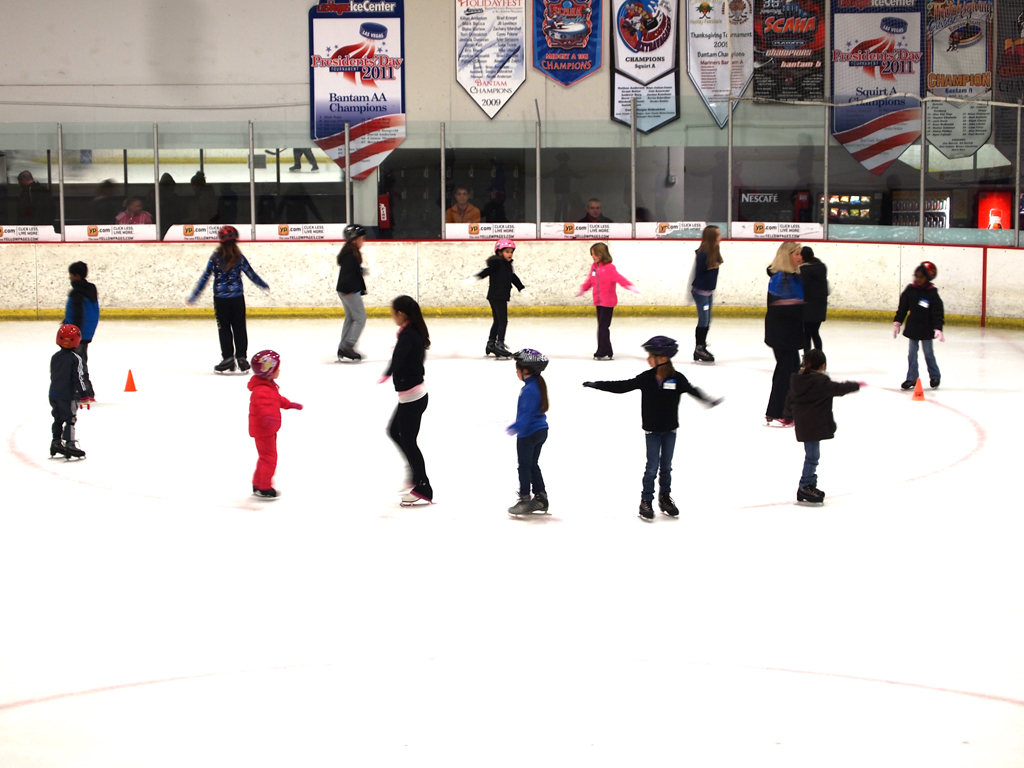 2 Little Munchkins Ice skating classes