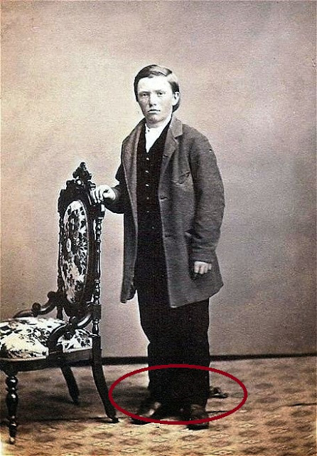 Fotografía Post mortem de un niño en el siglo XIX.