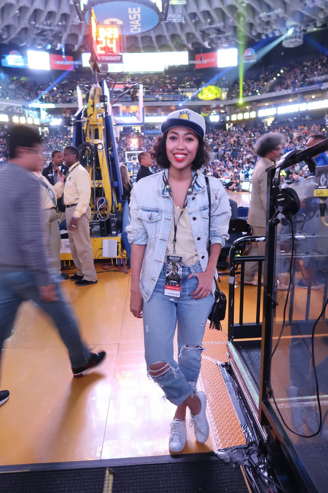 Warriors Game #OOTD What to wear to a Warriors Game: Distressed Jeans, team colors, and a snapback cap.