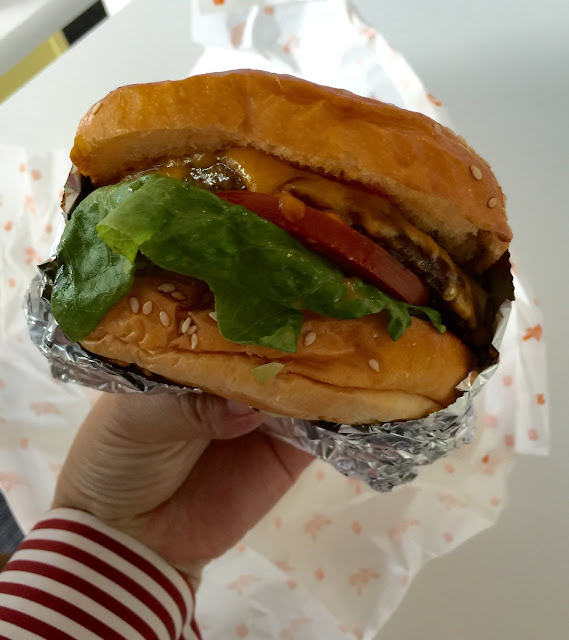 Mr Burger, hamburger, food truck Mr Burger, hamburger, food truck