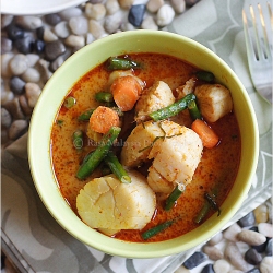 Thai Red Curry Rasa Malaysia recipe with spices with red curry paste and kaffir lime leaf